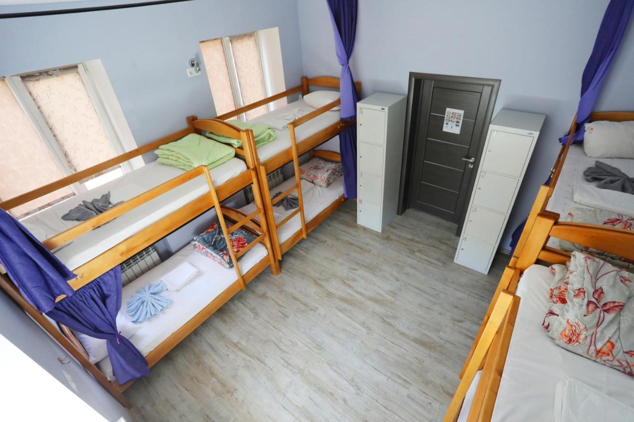 Light Life Hostel Kiev Bagian luar foto